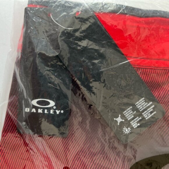 Oakley - Men's Dynamic Seamless Boardshort - High Risk Red. Size: 32. NWT (1680) - Picture 5 of 8